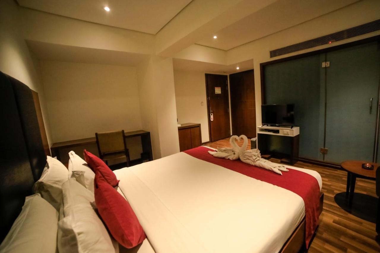 Hotel German Palace Near To Airport Ґандінаґар Екстер'єр фото
